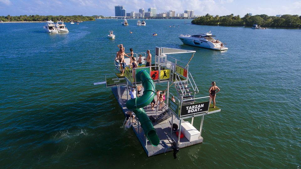 Водный праздник в Майами, водный атракцион - Tarzan Boat in Miami